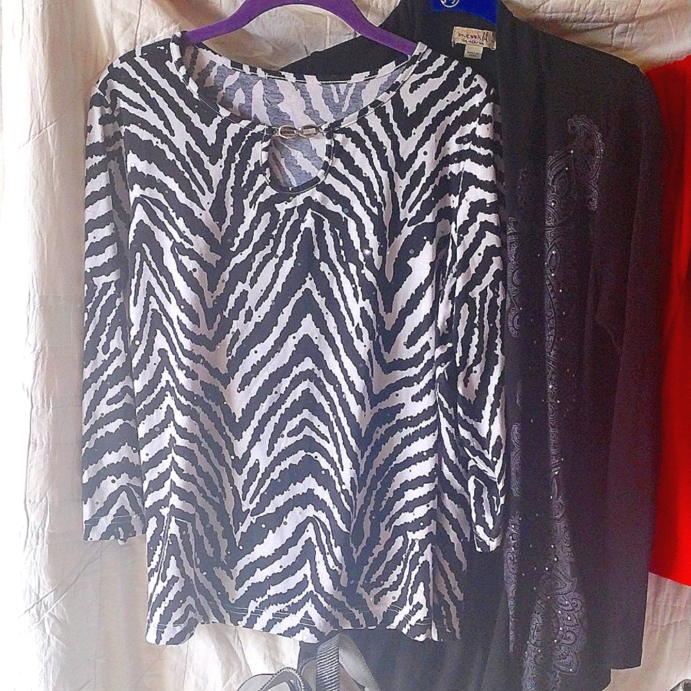 Top - Picture 2 of 12